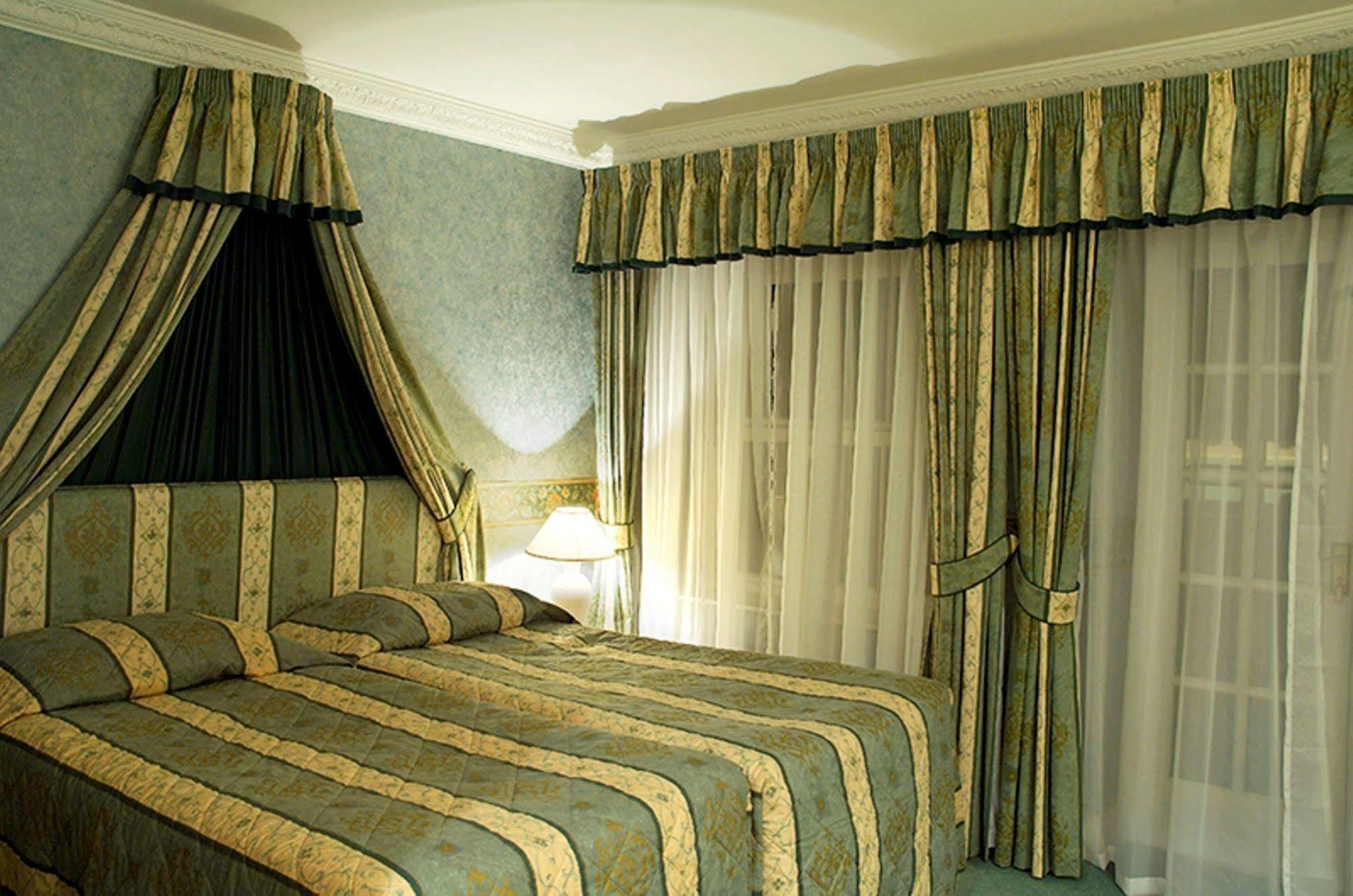 Glebe Hotel Barford  Екстер'єр фото
